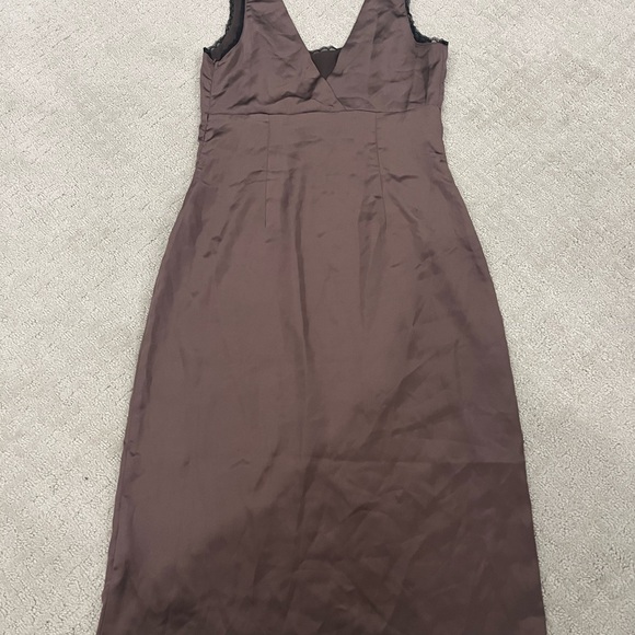 Elegant Brown Sleeveless Dress with lace trim - Picture 2 of 3